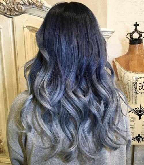 Красивые длинные волосы с омбре в серых цветах 