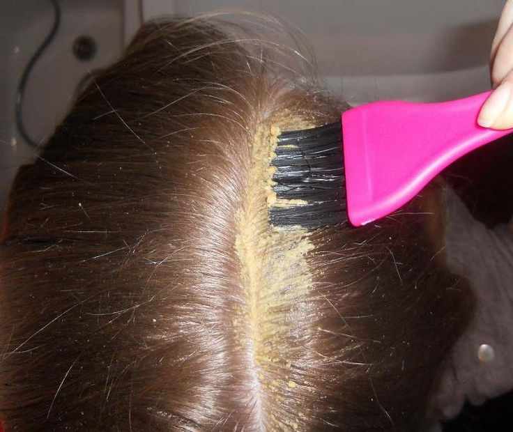 Как наносить маски на корни волос и кожу головы для их роста