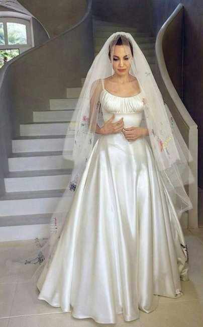 Платье Анджелины Джоли