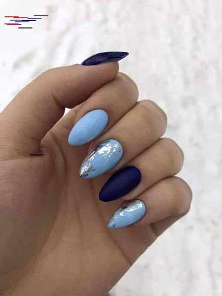 Фото голубого маникюра на длинные миндалевидные ногти