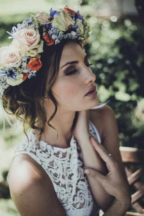 Свадебные прически с венками из цветов