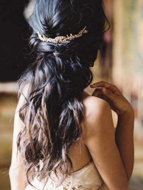 Свадебная прическа на распущенные волосы