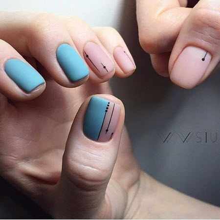 Фото голубого маникюра на короткие ногти